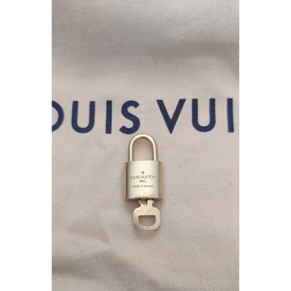 Authentic LOUIS VUITTON Padlock & Key Gold Tone Brass No.303 - Picture 2 of 6
